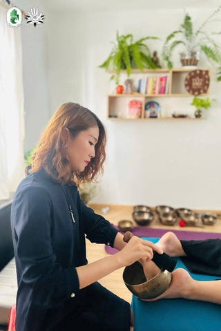 Tibetan singing bowl session